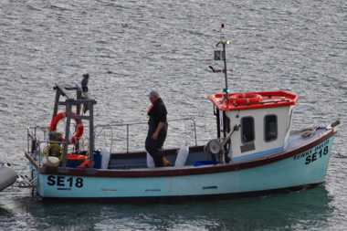 25 October 2021 - 07-50-31
This small but perfectly formed fishing boat, the Salcombe registered Terry David seemed to operate out of Dartmouth for a couple of days. Small but perfectly formed ? So explain how that guy fits in the cabin ?
----------------
Fishing boat Terry David (SE18)
